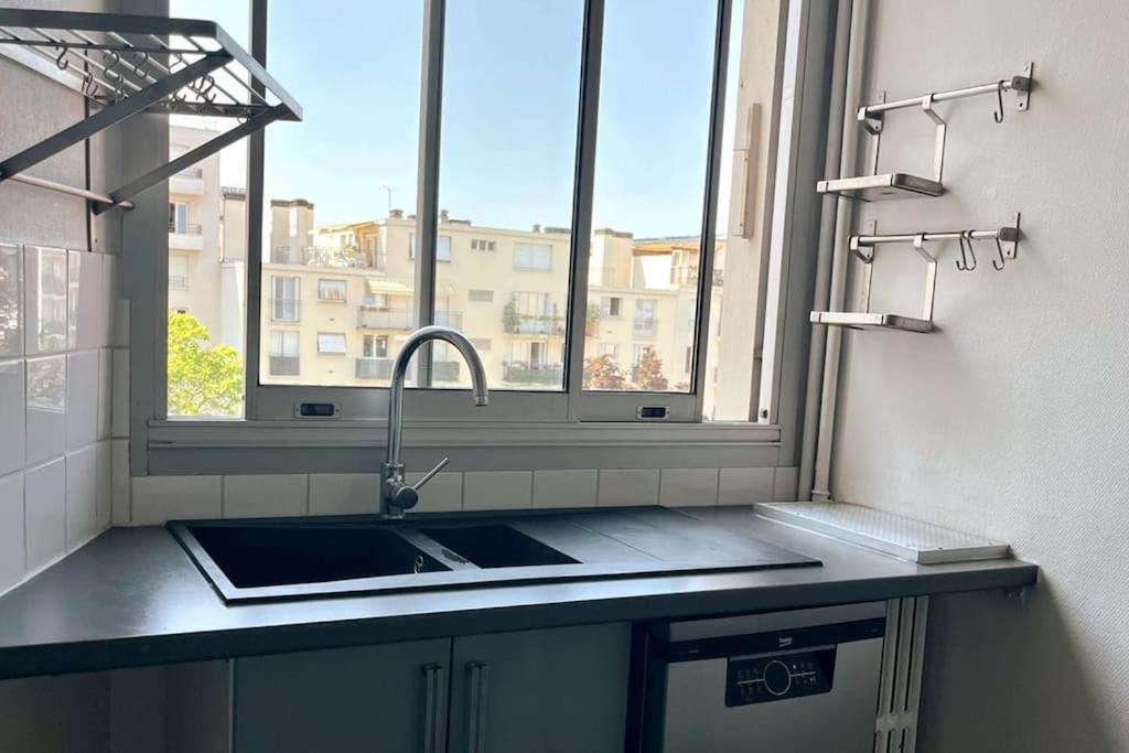 Apartment 2p Calme - Climatisation - 70m Du Metro M4 Barbara - 4 Pers Maximum Montrouge