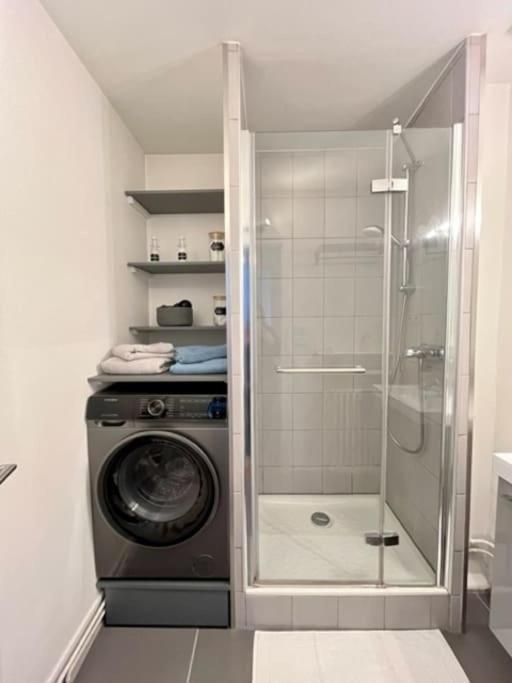 Apartment 2p Calme - Climatisation - 70m Du Metro M4 Barbara - 4 Pers Maximum *