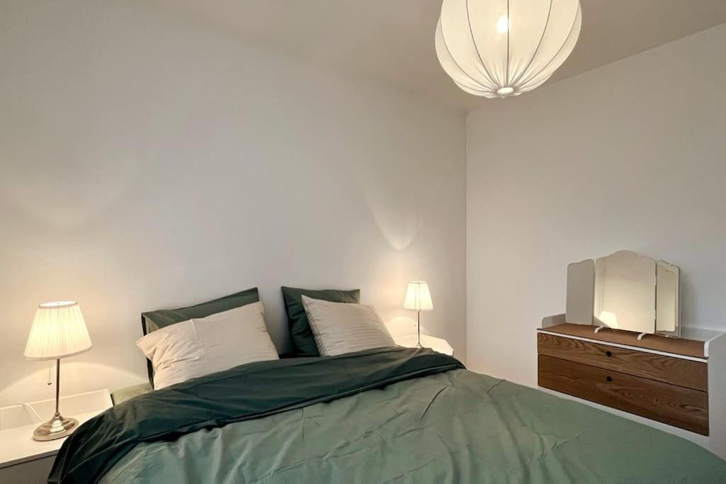 Apartment 2p Calme - Climatisation - 70m Du Metro M4 Barbara - 4 Pers Maximum Montrouge