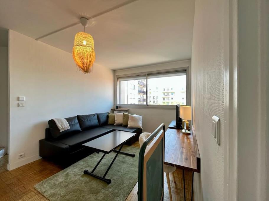 Apartment 2p Calme - Climatisation - 70m Du Metro M4 Barbara - 4 Pers Maximum *